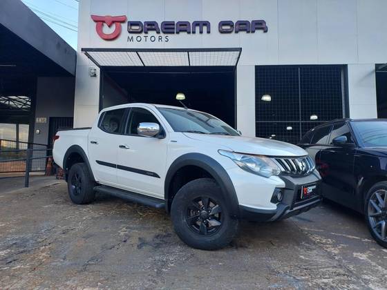 MITSUBISHI L200 TRITON 2.4 16V TURBO DIESEL OUTDOOR HPE CD 4X4 AUTOMÁTICO